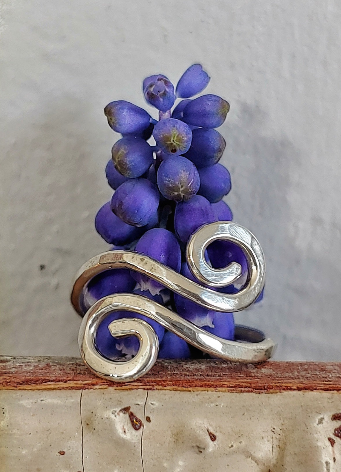 Thumbelina Swirl Adjustable Ring